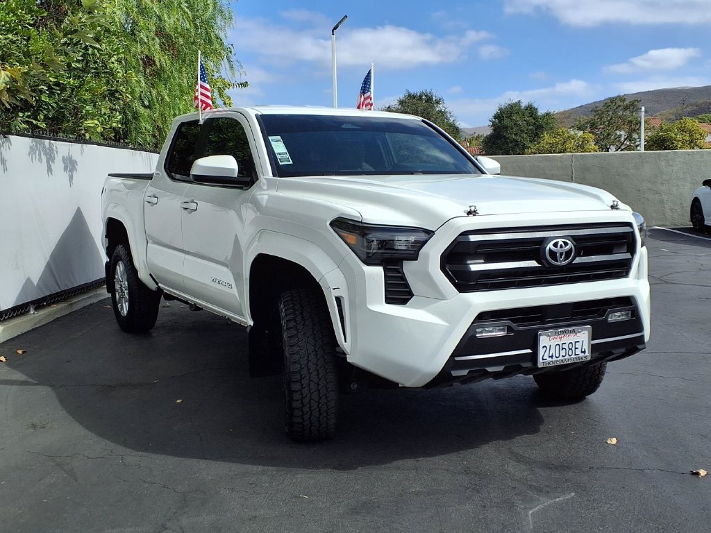 Used 2025 Toyota Tacoma SR5 AWD/4WD image 39
