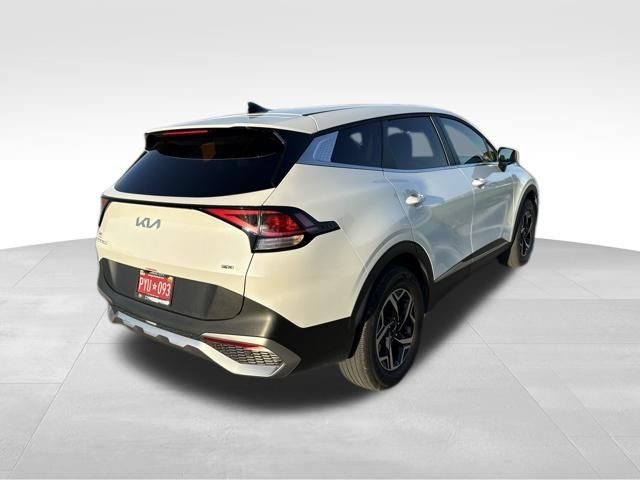 Used 2024 Kia Sportage LX AWD/4WD image 3