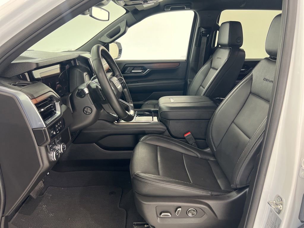 Used 2025 GMC Yukon Denali AWD/4WD image 17