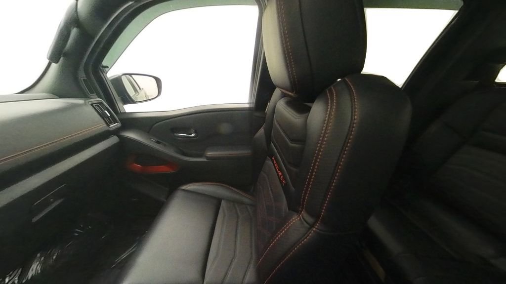 Used 2025 Nissan Frontier PRO-4X w/ Pro Premium Package image 31