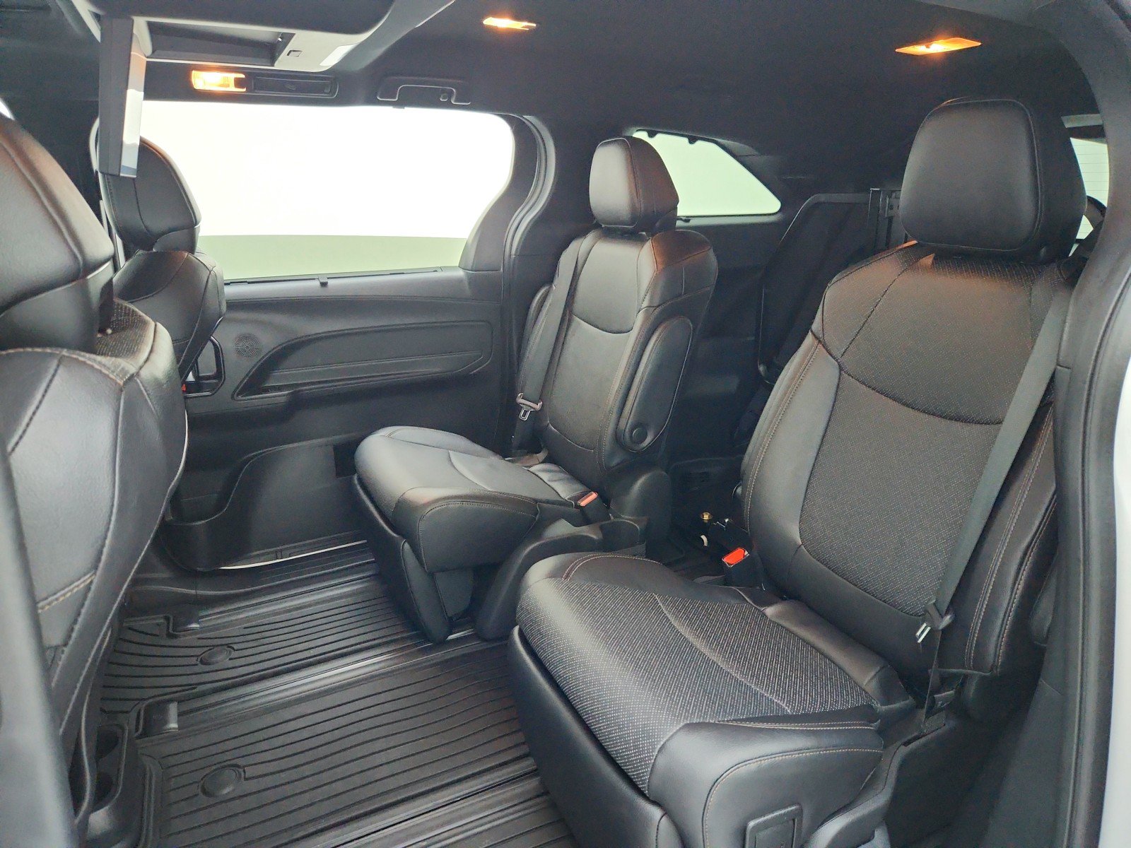 Used 2025 Toyota Sienna Limited FWD image 27