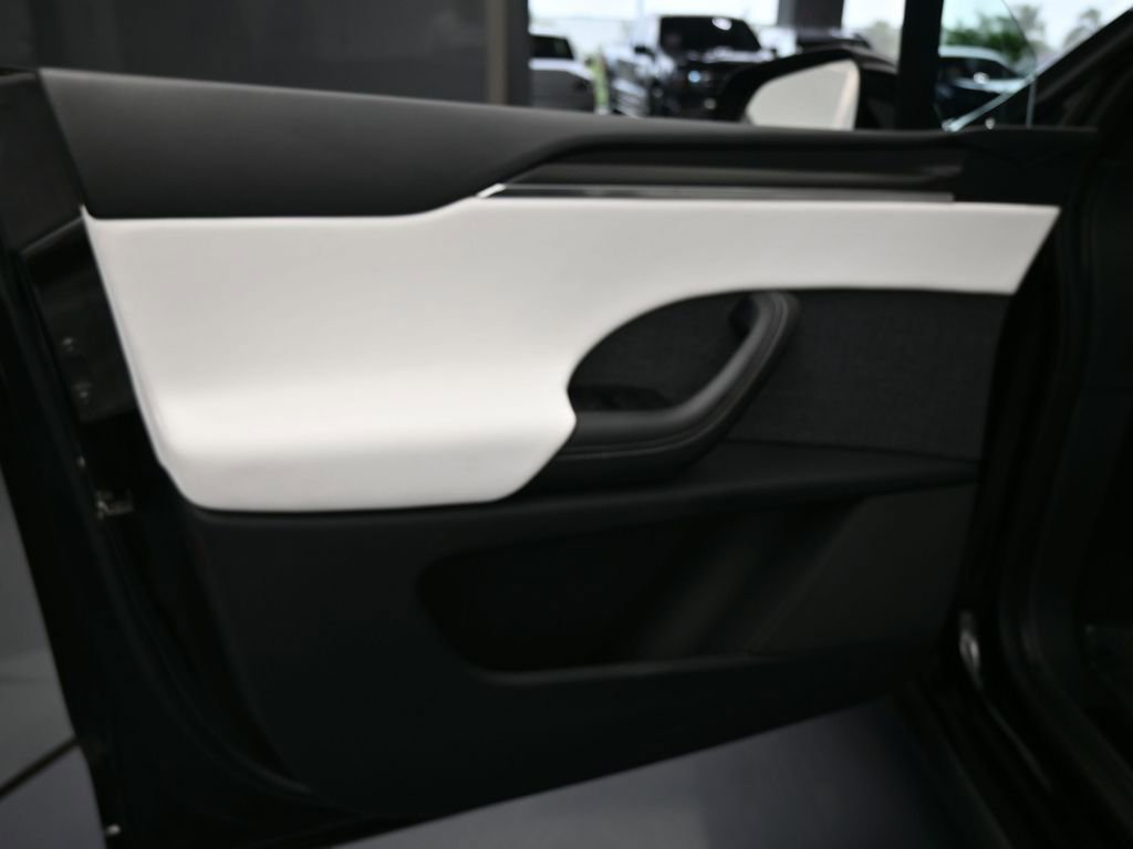 Used 2022 Tesla Model X Plaid image 15