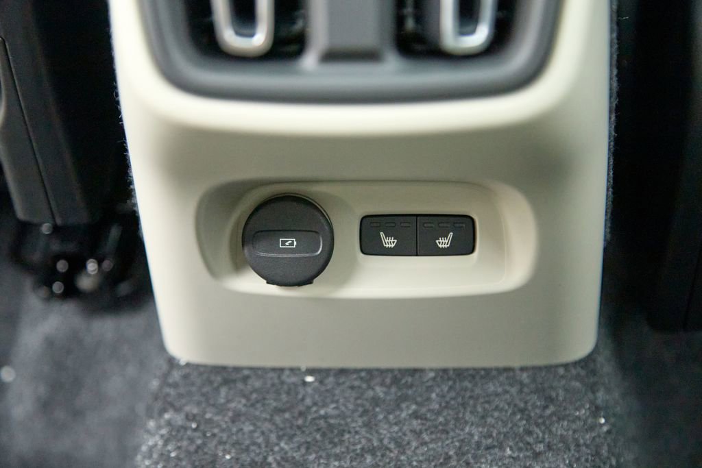 New 2026 Volvo XC40 B5 Plus w/ Protection Package Premier image 22