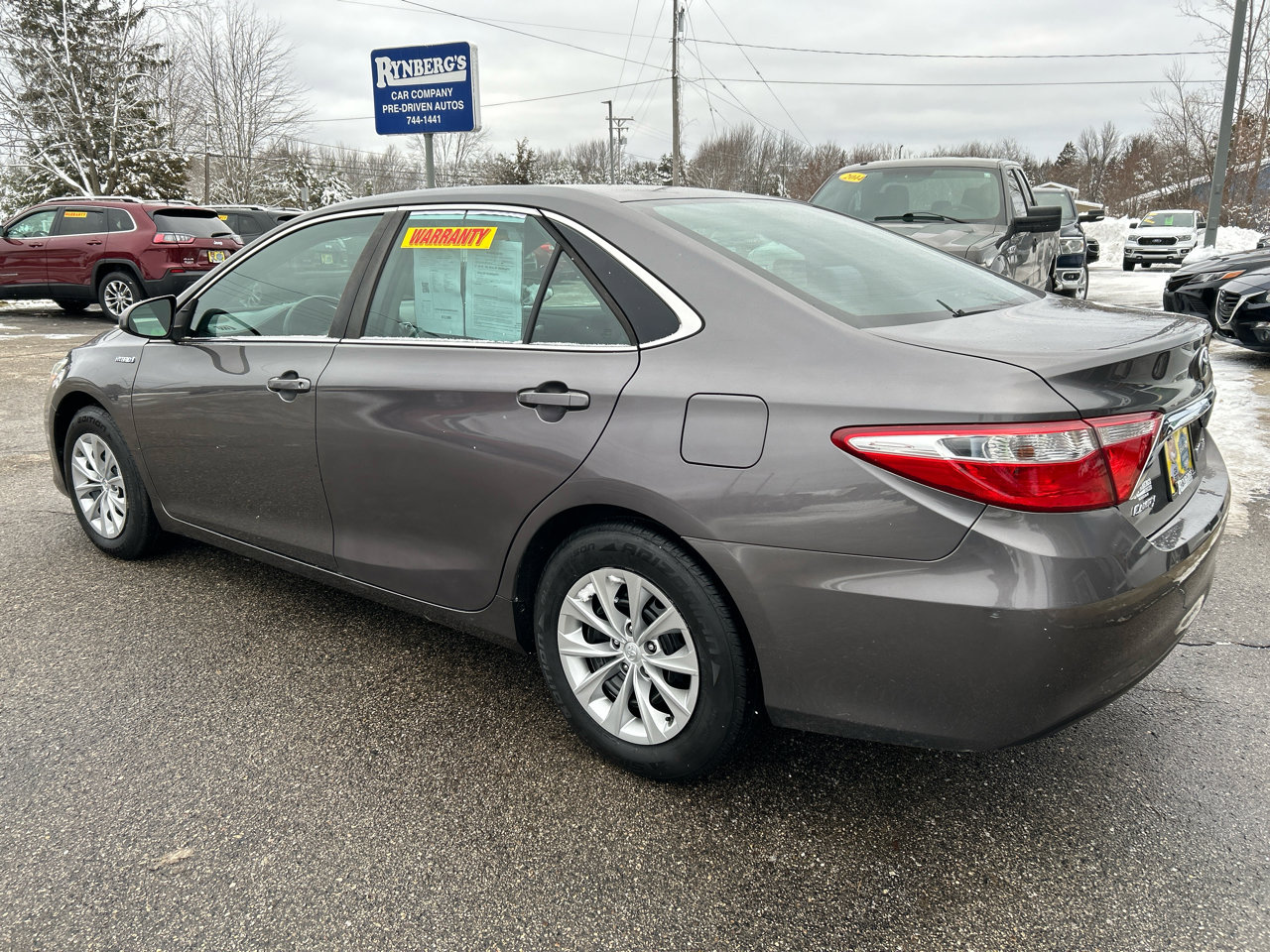 Used 2015 Toyota Camry LE image 2