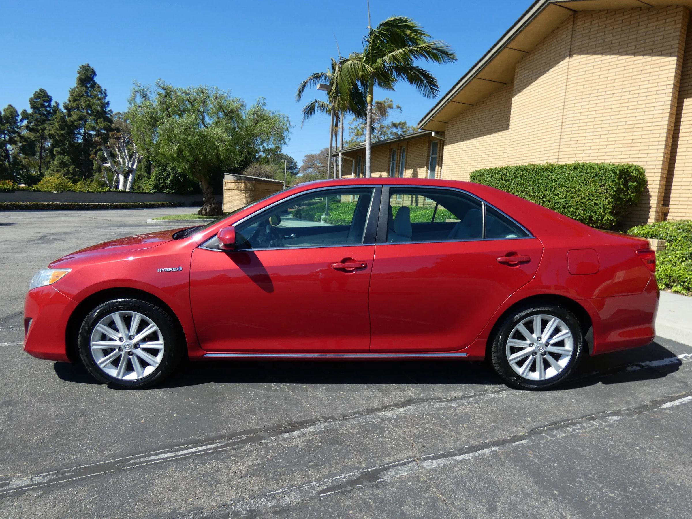 Used 2013 Toyota Camry XLE w/ Convenience Pkg image 14