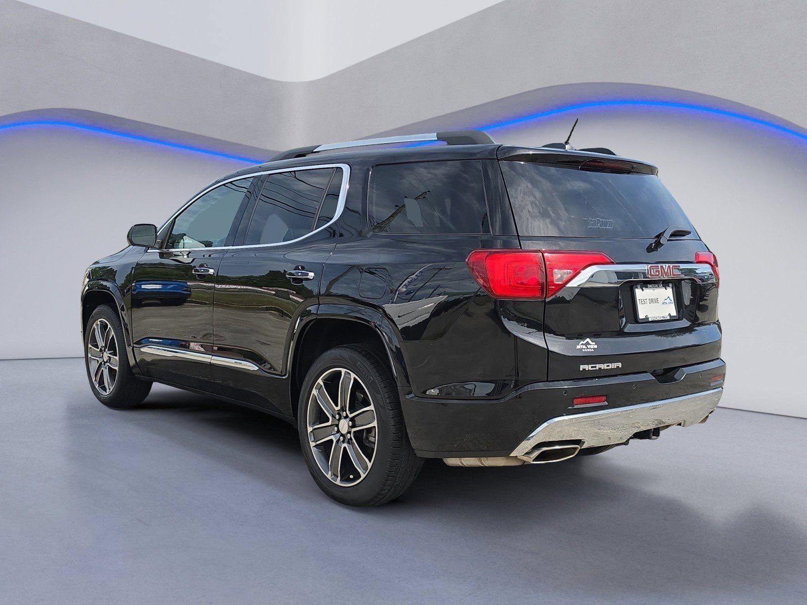Used 2018 GMC Acadia Denali w/ Technology Package FWD image 3