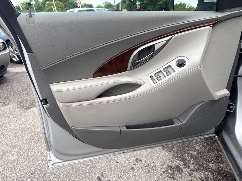 Used 2010 Buick LaCrosse CX FWD image 9