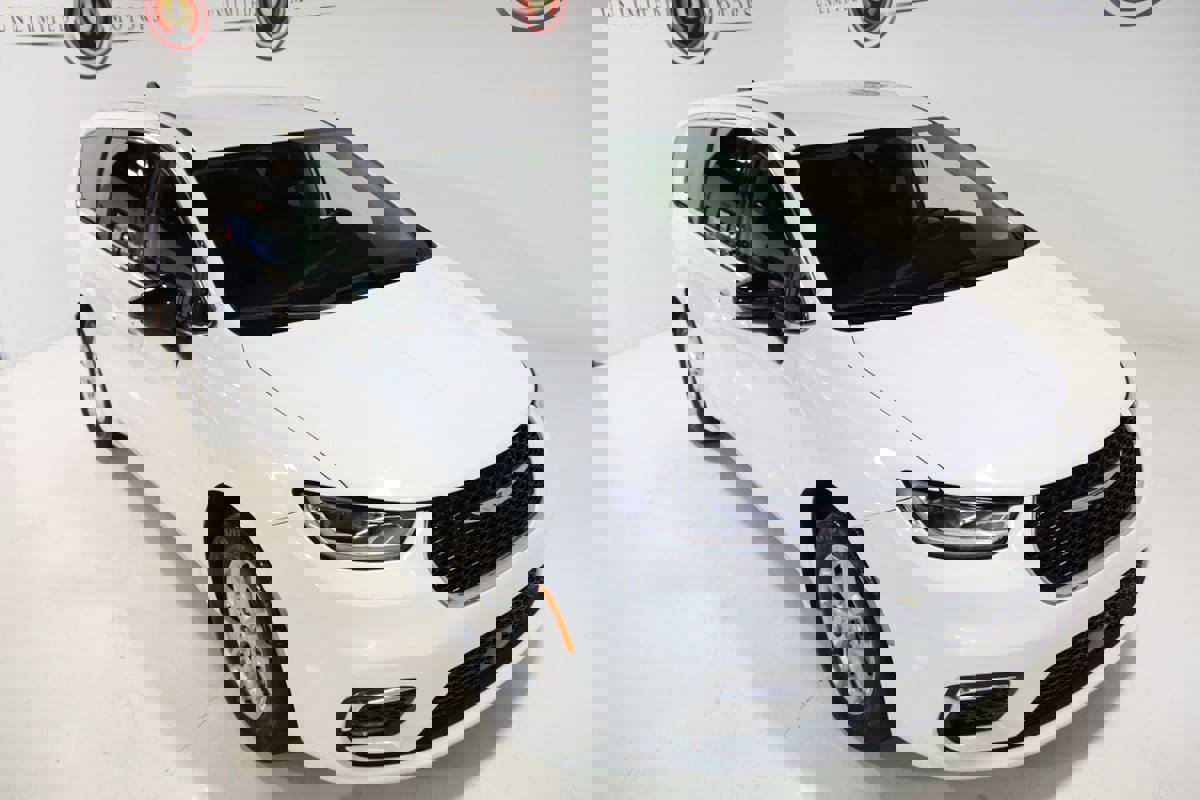 Used 2024 Chrysler Pacifica Touring-L image 20