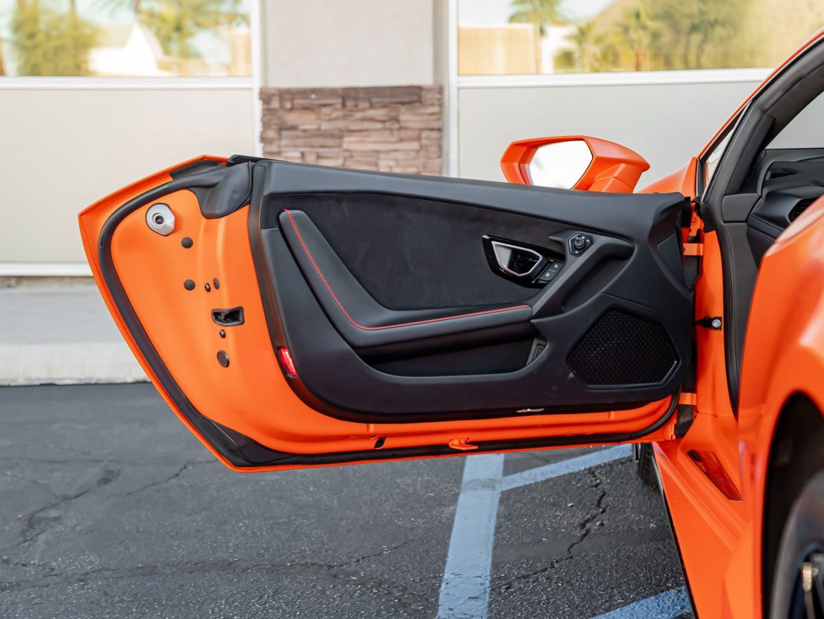 Used 2021 Lamborghini Huracan EVO image 11