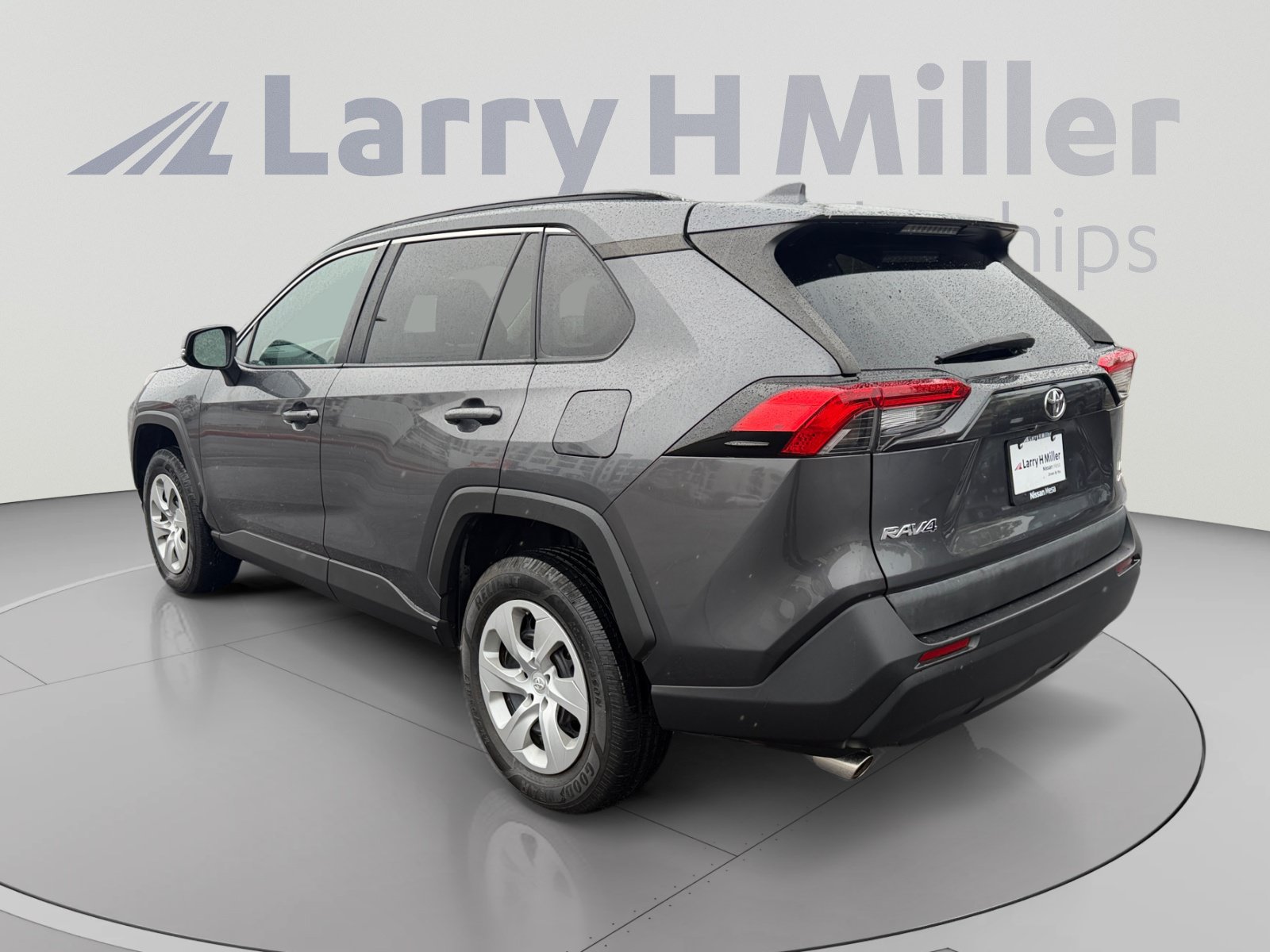 Used 2021 Toyota RAV4 LE AWD/4WD image 3