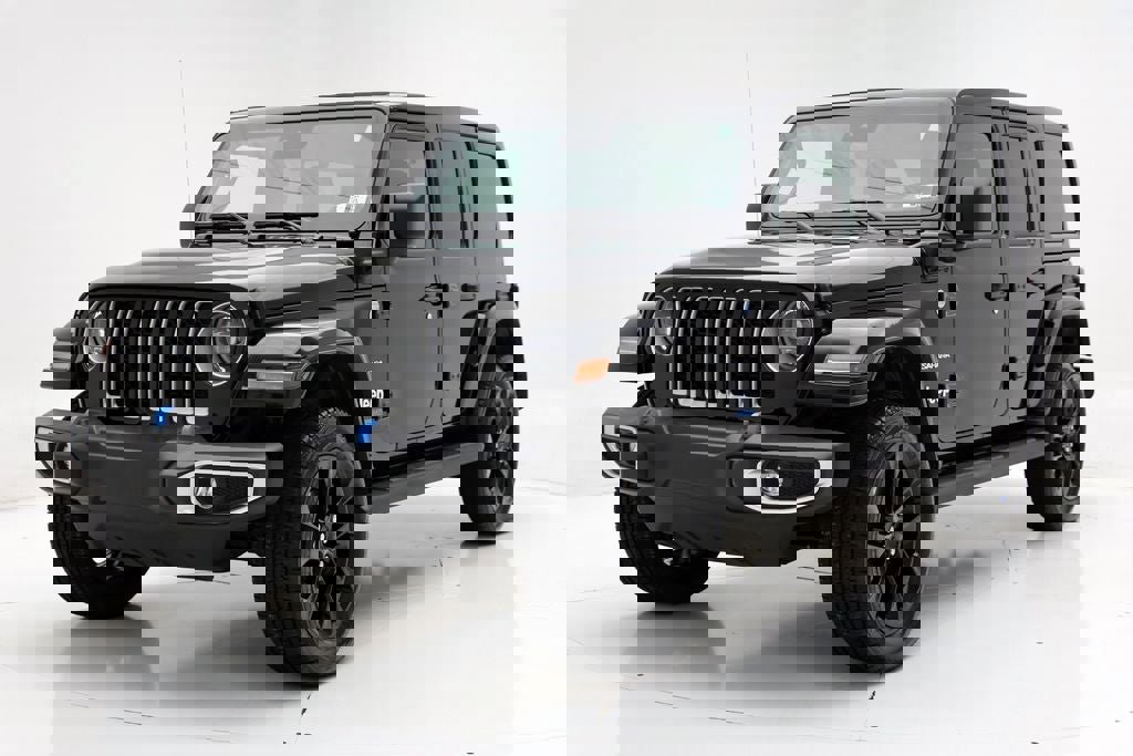 Used 2022 Jeep Wrangler Unlimited Sahara w/ Cold Weather Group image 5