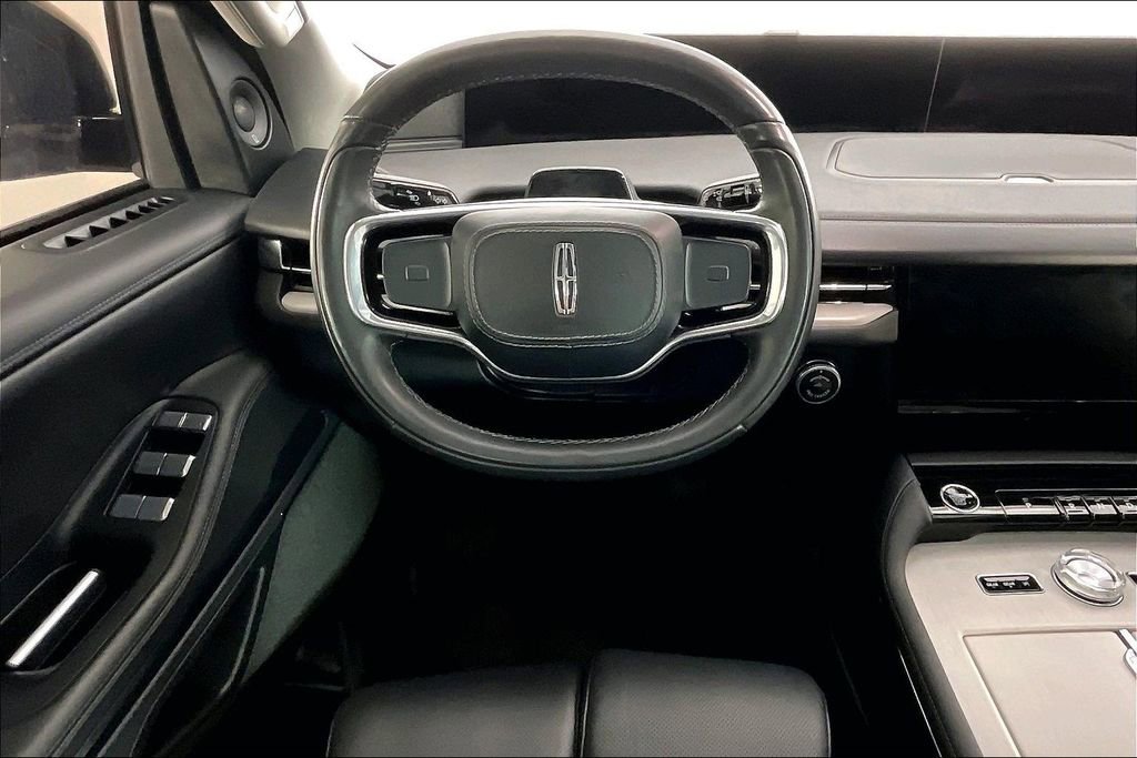 Used 2025 Lincoln Navigator Reserve image 7