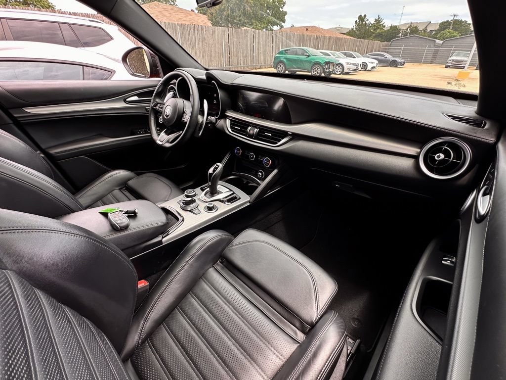 Used 2025 Alfa Romeo Stelvio Sprint AWD/4WD image 25