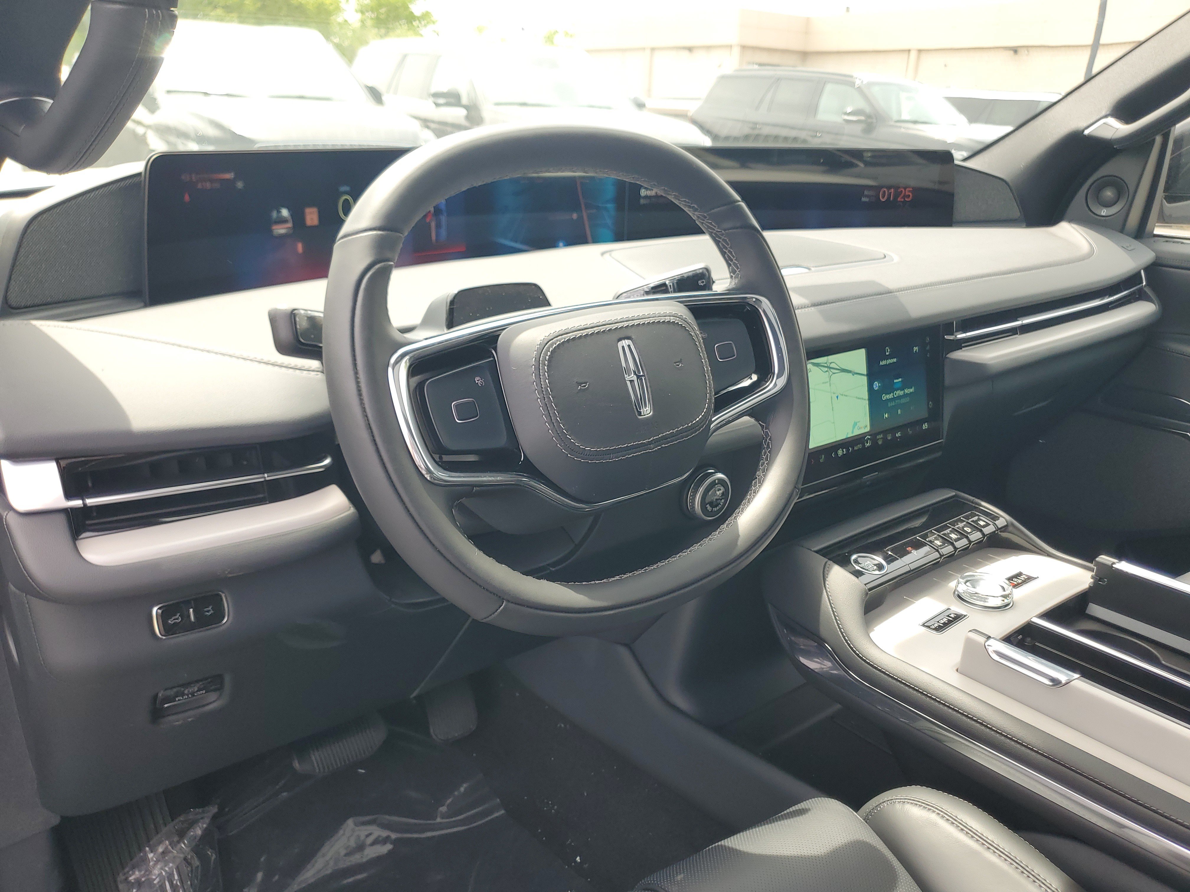 New 2026 Lincoln Navigator Reserve w/ Jet Appearance Package AWD/4WD image 14