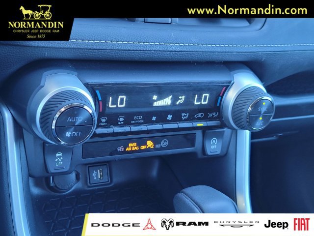 Used 2025 Toyota RAV4 XLE FWD image 11