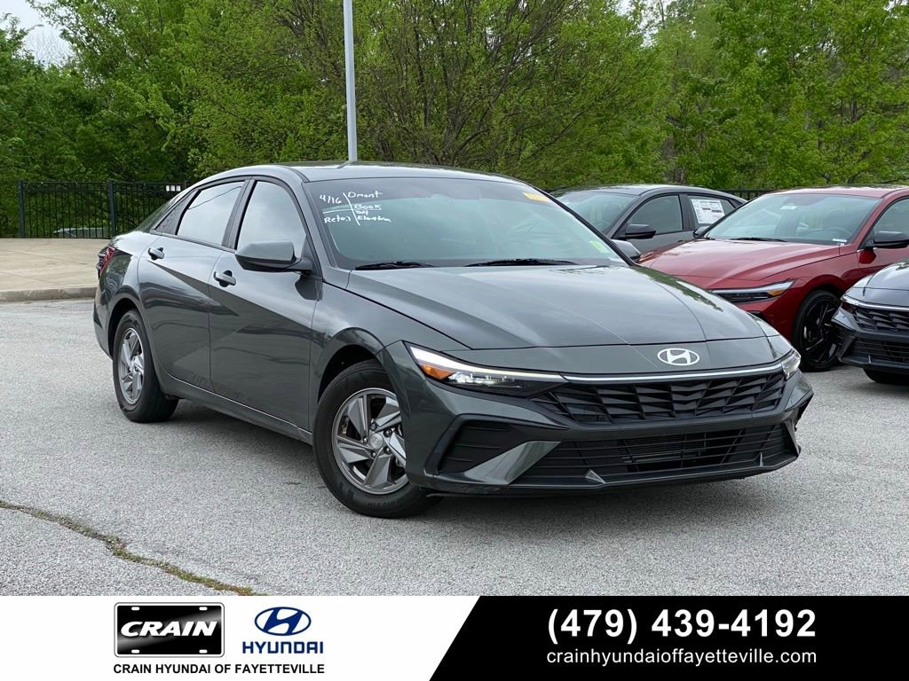 Used 2024 Hyundai Elantra SE image 1