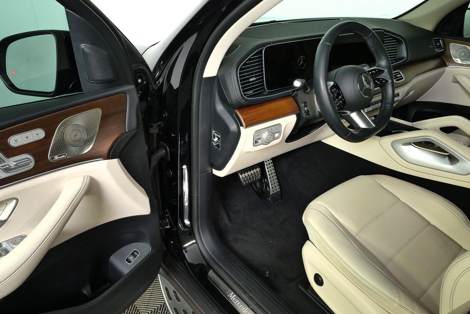 Used 2025 Mercedes-Benz GLS 450 4MATIC image 10