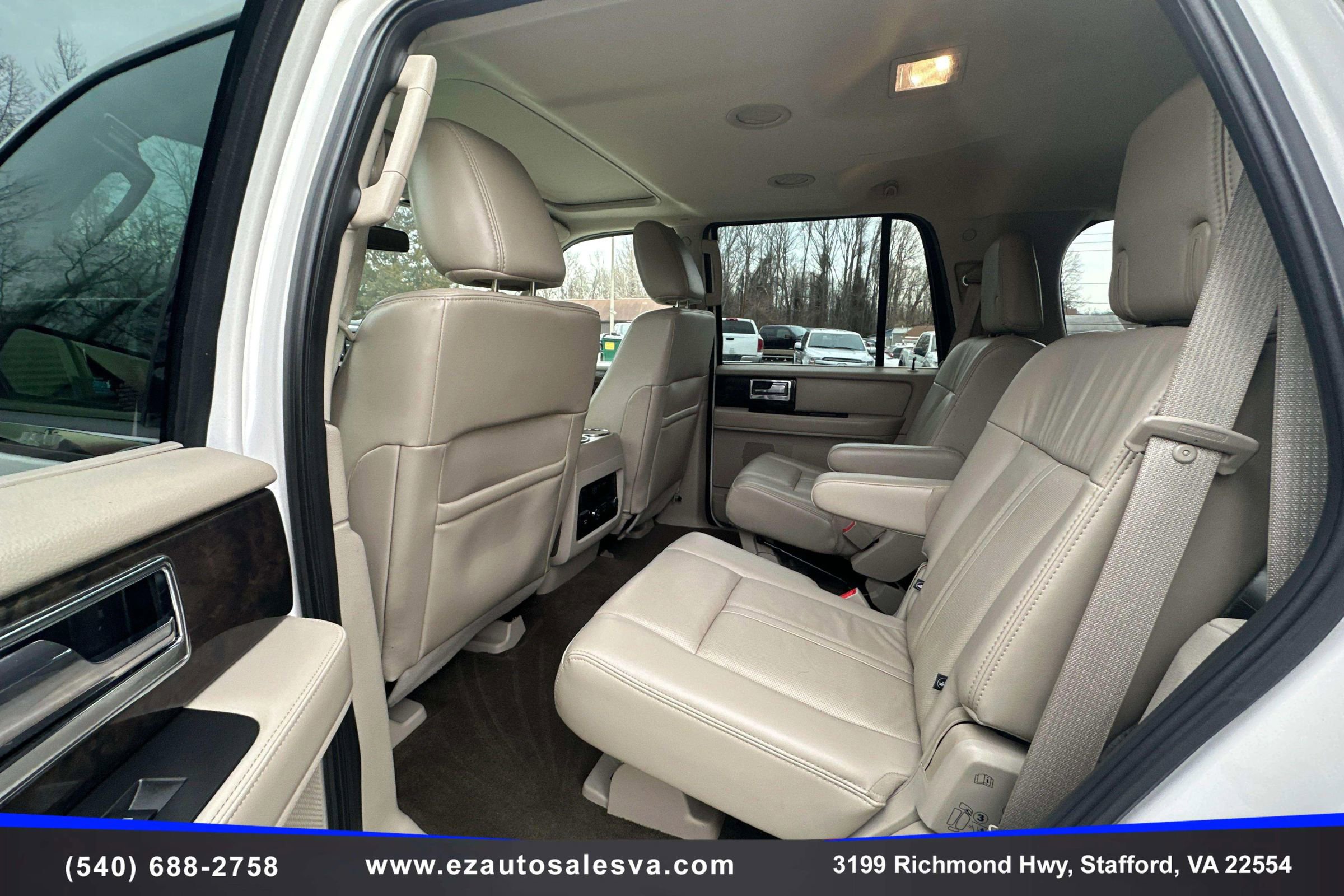 Used 2017 Lincoln Navigator Select image 16