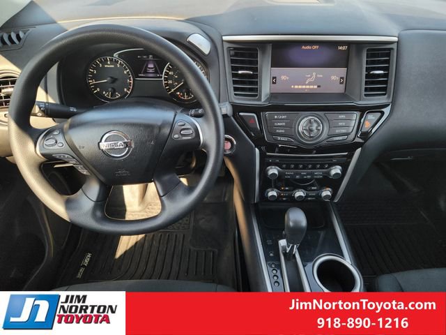 Used 2017 Nissan Pathfinder S image 28