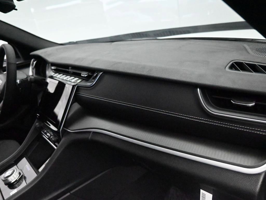 Used 2024 Jeep Grand Cherokee L Laredo w/ Luxury Tech Group I image 17