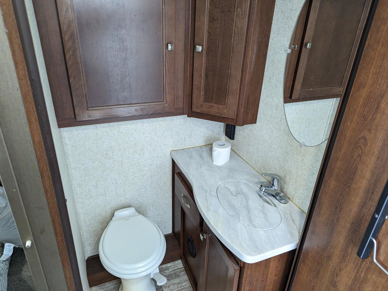 Used 2019 Chevrolet Express 4500 w/ RV Package RWD image 80