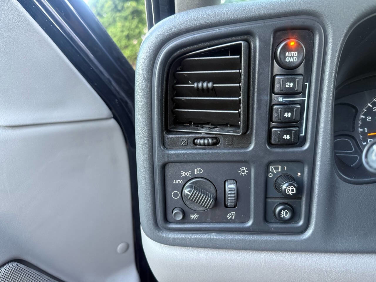 Used 2004 GMC Yukon SLT w/ 1SD Preferred Equipment Group image 46