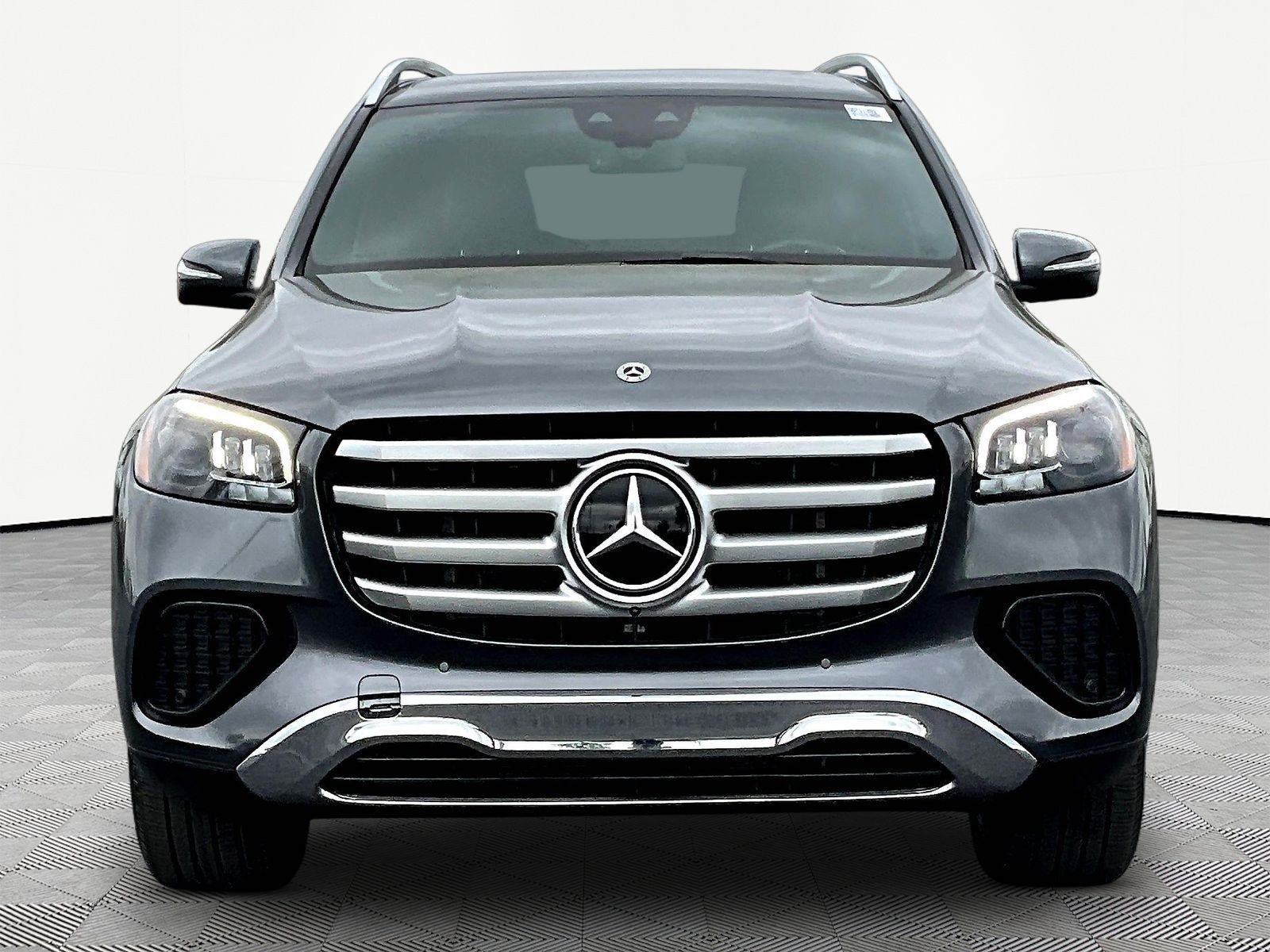 Used 2025 Mercedes-Benz GLS 450 4MATIC image 2