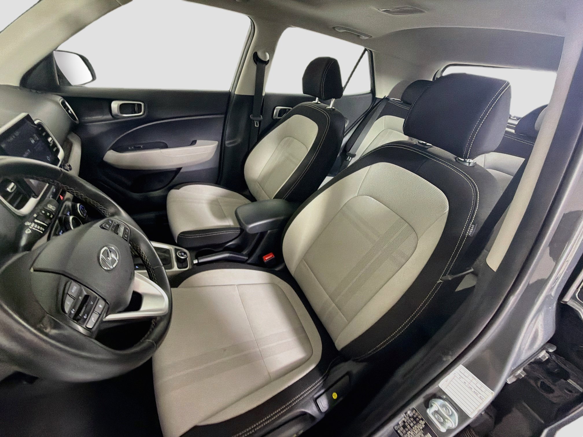 Used 2025 Hyundai Venue SEL FWD image 13