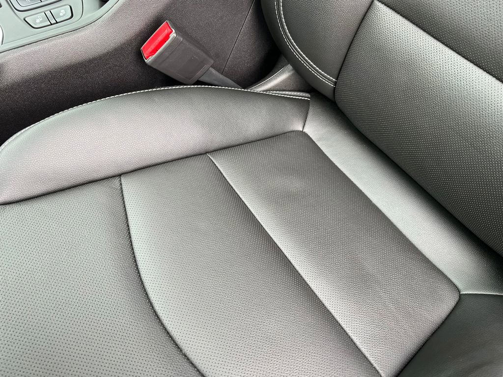 Certified 2024 GMC Terrain SLT w/ Infotainment Package II image 15