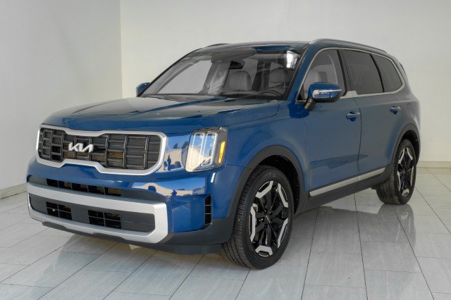 Used 2023 Kia Telluride S w/ S Sunroof Package FWD image 4