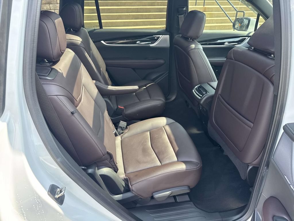 Used 2024 Cadillac XT6 Premium Luxury w/ Technology Package FWD image 11
