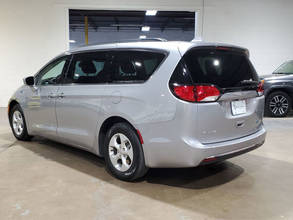 Used 2017 Chrysler Pacifica Premium image 12