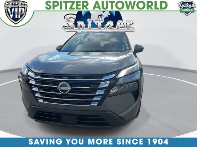 Used 2024 Nissan Rogue SV image 3