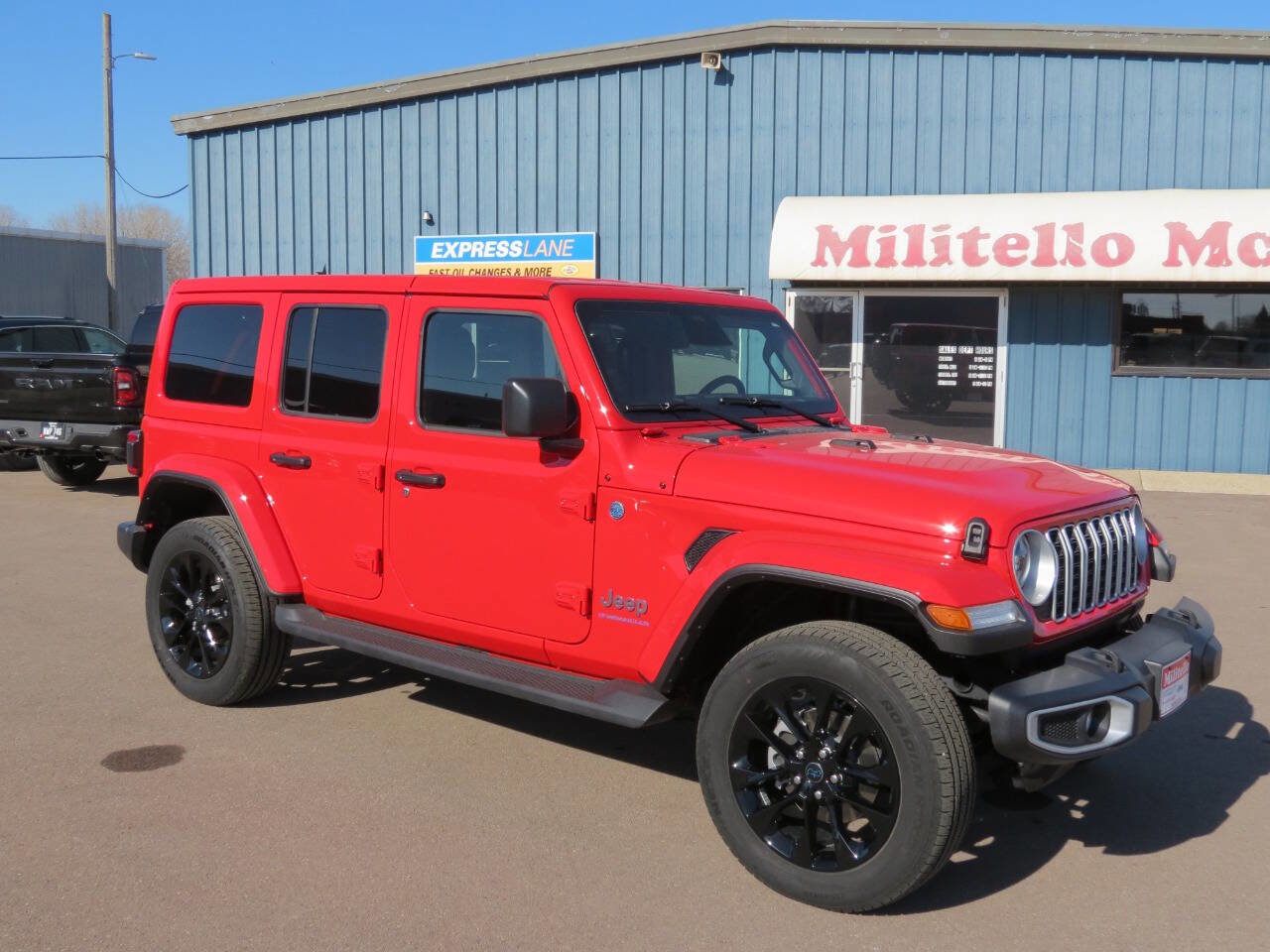 Used 2025 Jeep Wrangler Unlimited Sahara image 2