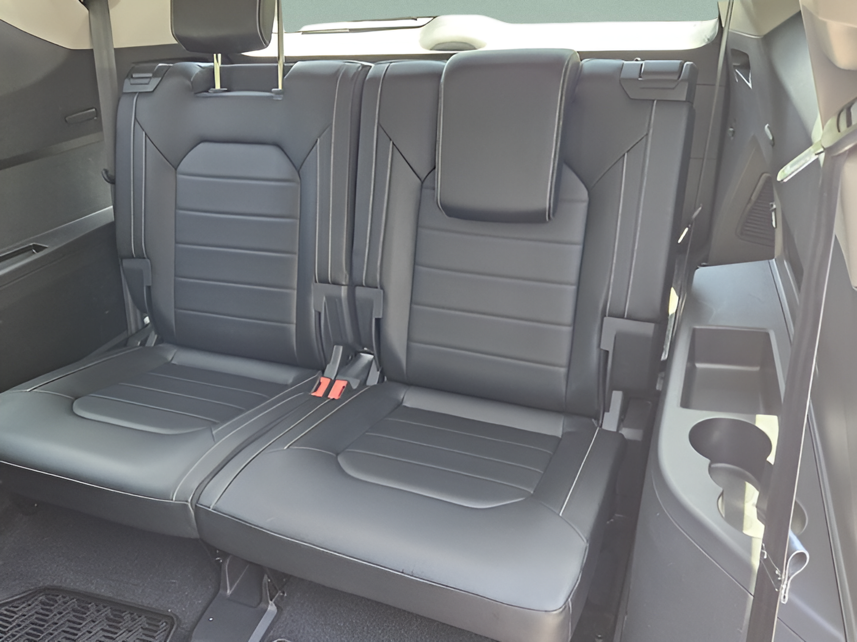 Used 2024 Volkswagen Atlas SEL AWD/4WD image 9