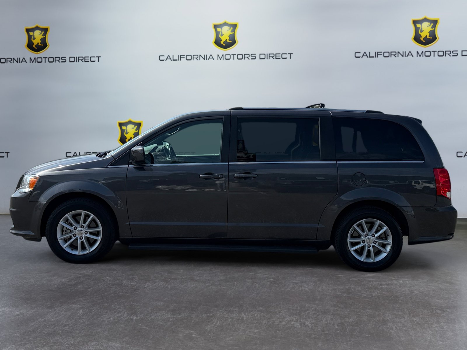 Used 2019 Dodge Grand Caravan SXT FWD image 2
