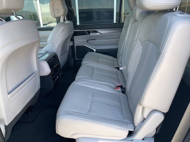 Used 2025 Jeep Wagoneer L 4WD image 12
