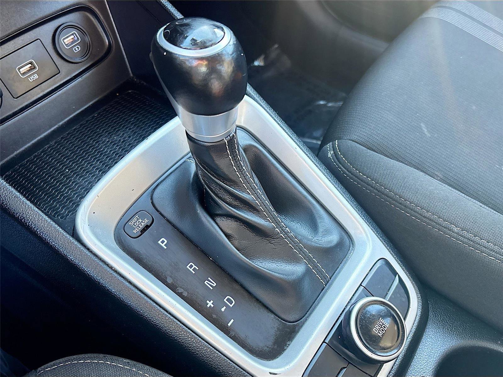 Used 2021 Hyundai Venue SEL image 17