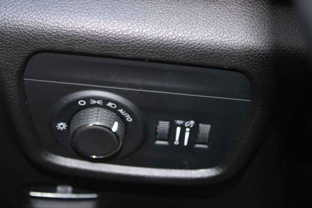 Used 2023 Jeep Grand Cherokee L Laredo image 42