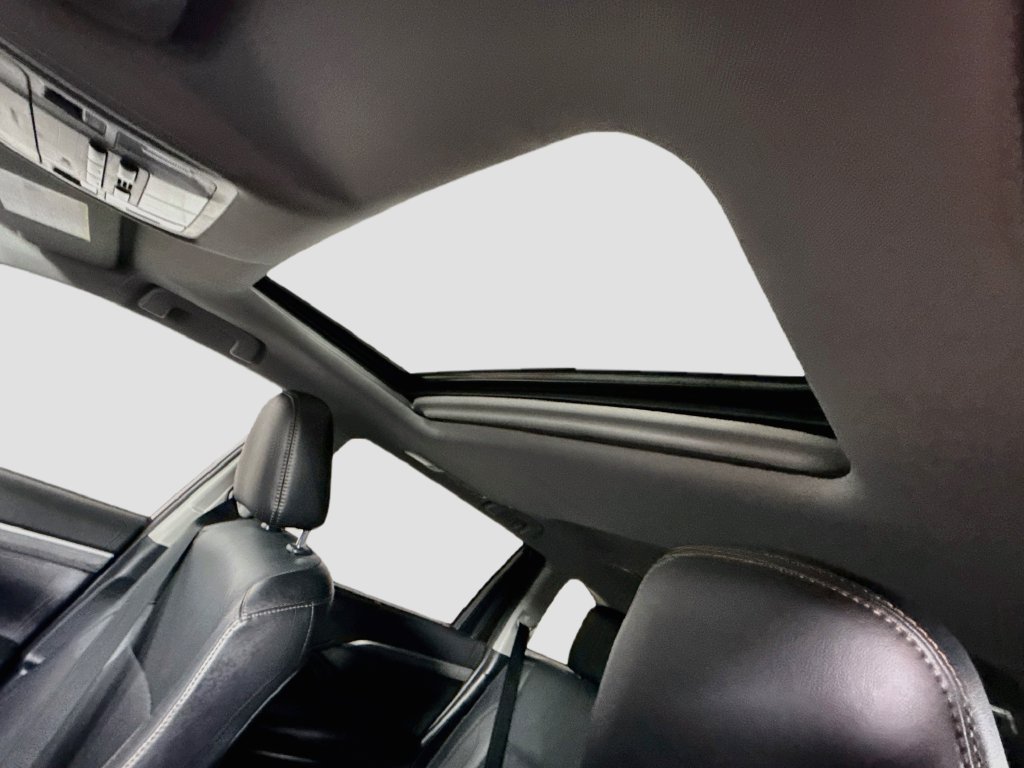 Certified 2019 Toyota Highlander Limited AWD/4WD image 12