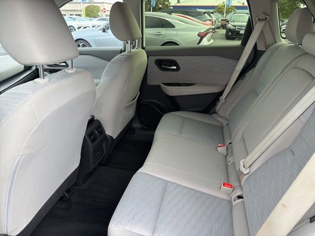 Used 2023 Nissan Rogue SV image 9