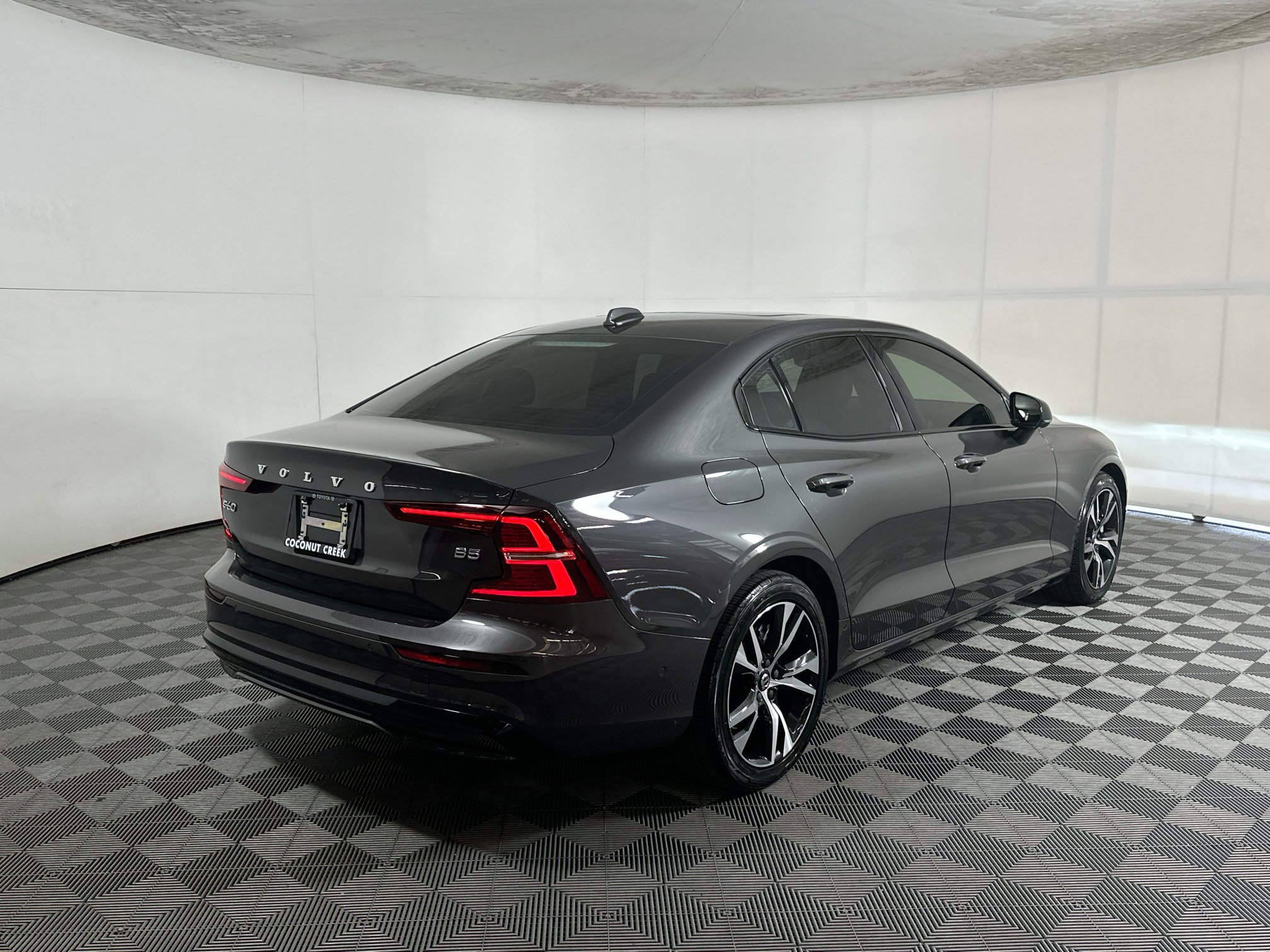 Used 2025 Volvo S60 B5 Plus w/ Protection Package Premier FWD image 3