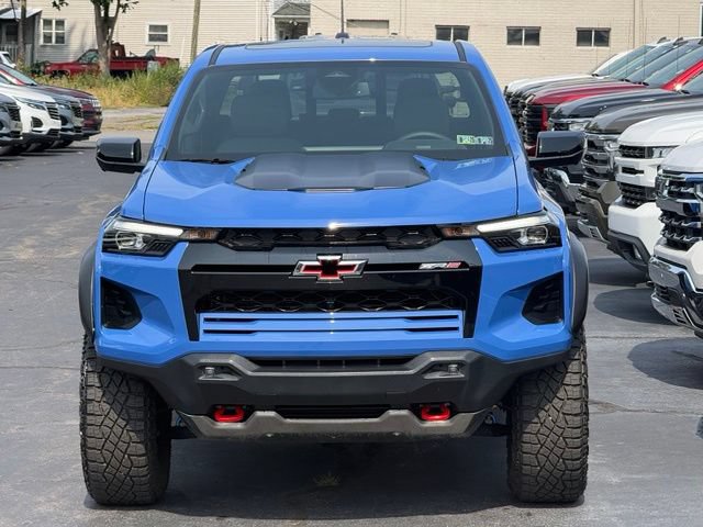 Used 2026 Chevrolet Colorado ZR2 w/ Technology Package AWD/4WD image 2