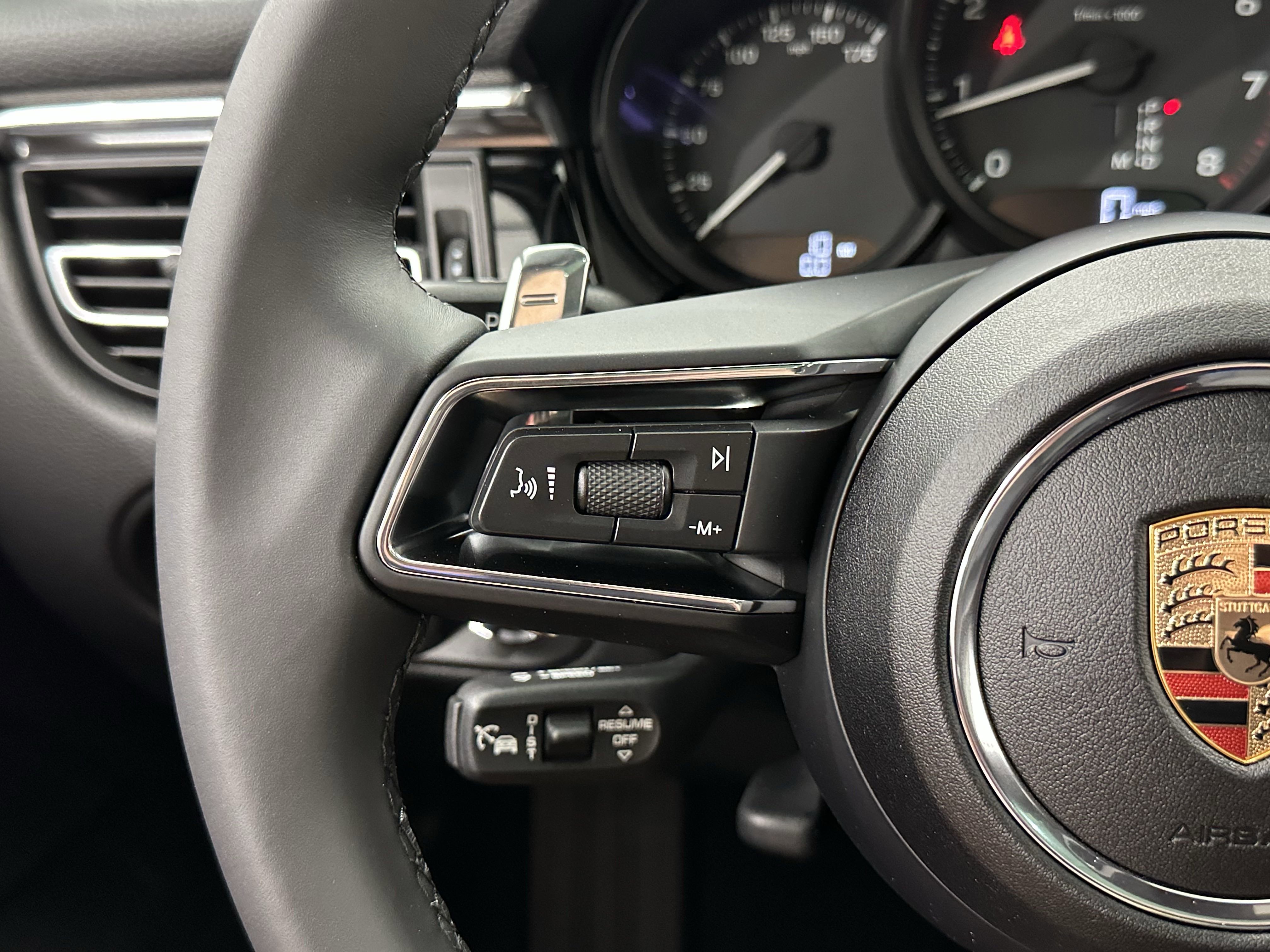 Certified 2025 Porsche Macan image 45