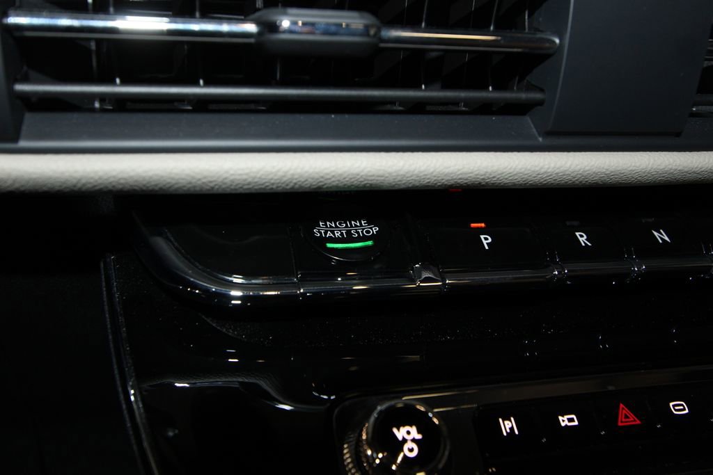 Used 2025 Lincoln Corsair Grand Touring w/ Towing Package image 12