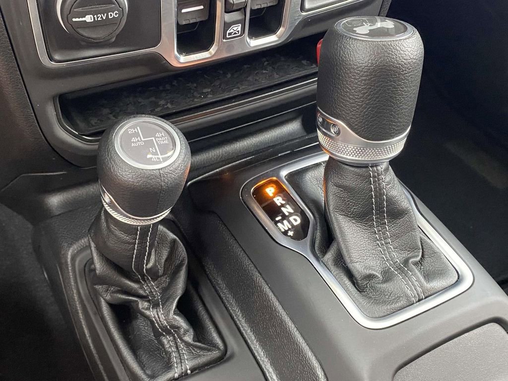 Used 2025 Jeep Wrangler Unlimited Sahara AWD/4WD image 28