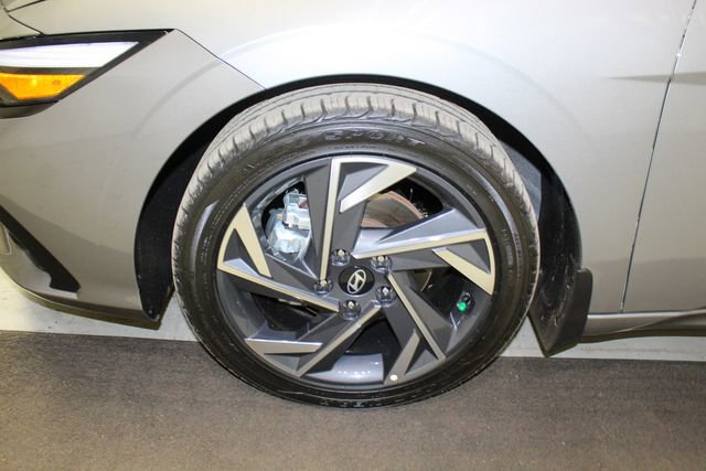 Used 2024 Hyundai Elantra SEL w/ Convenience Package image 21