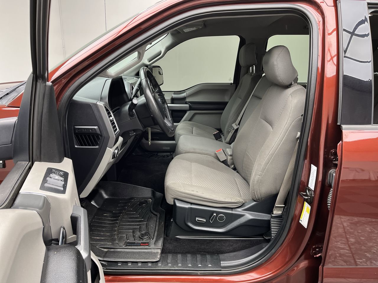Used 2016 Ford F150 XLT w/ Equipment Group 302A Luxury AWD/4WD image 13