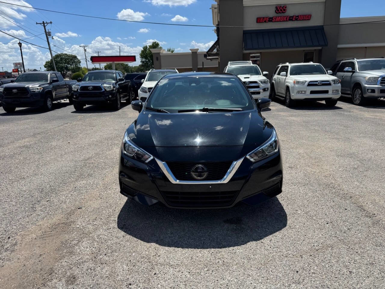 Used 2021 Nissan Versa SV image 2