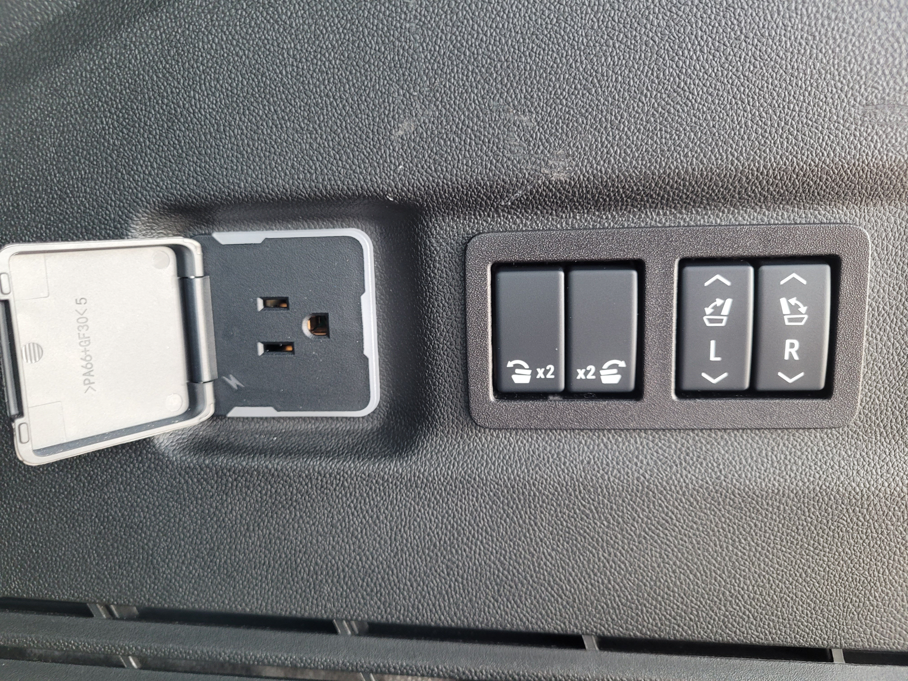 Used 2026 Chevrolet Suburban Premier AWD/4WD image 30